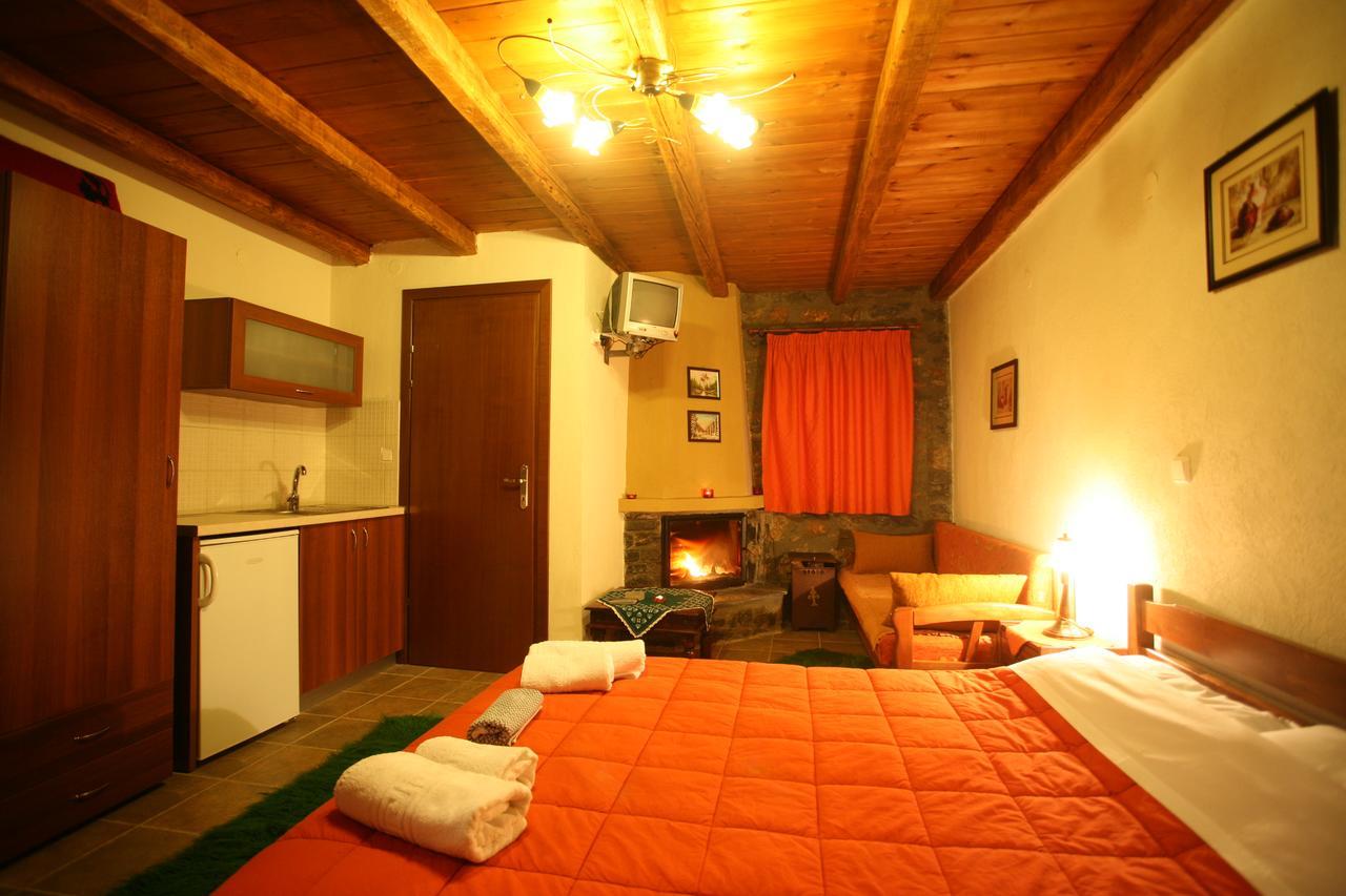Eleni'S Guesthouse Палеос Агиос Атанасиос Екстериор снимка